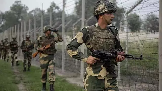 सीमा पर पाकिस्तान की लगातार आक्रामकता: लगातार चौथे दिन संघर्ष विराम का उल्लंघन, भारत का करारा जवाब सीमा पर पाकिस्तान की लगातार आक्रामकता: लगातार चौथे दिन संघर्ष विराम का उल्लंघन, भारत का करारा जवाब