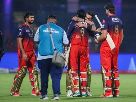 आईपीएल में इतिहास रचने से सिर्फ एक जीत दूर आरसीबी, 9 मई को होगा बड़ा मुकाबला आईपीएल में इतिहास रचने से सिर्फ एक जीत दूर आरसीबी, 9 मई को होगा बड़ा मुकाबला