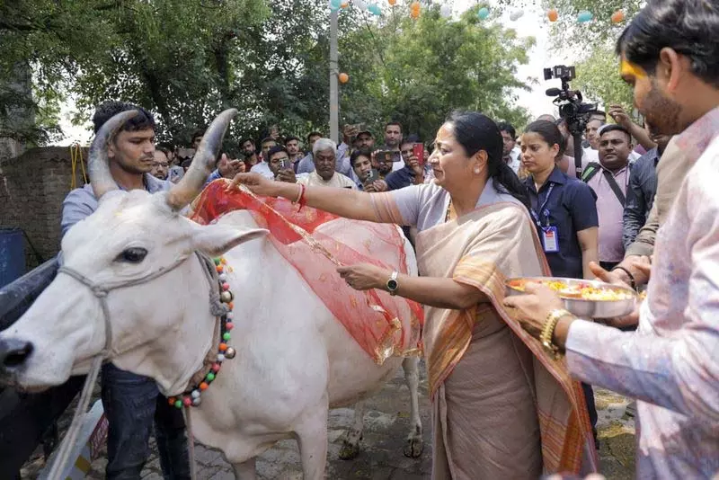 मुख्यमंत्री ने गौशालाओं को सहायता देने के लिए योजना की घोषणा की मुख्यमंत्री ने गौशालाओं को सहायता देने के लिए योजना की घोषणा की