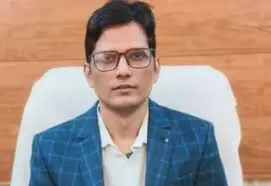 Ballia: बीएसए ने लिया सख्त कदम, छात्र नामांकन में अंतर पर खंड शिक्षा अधिकारियों को नोटिस Ballia: बीएसए ने लिया सख्त कदम, छात्र नामांकन में अंतर पर खंड शिक्षा अधिकारियों को नोटिस