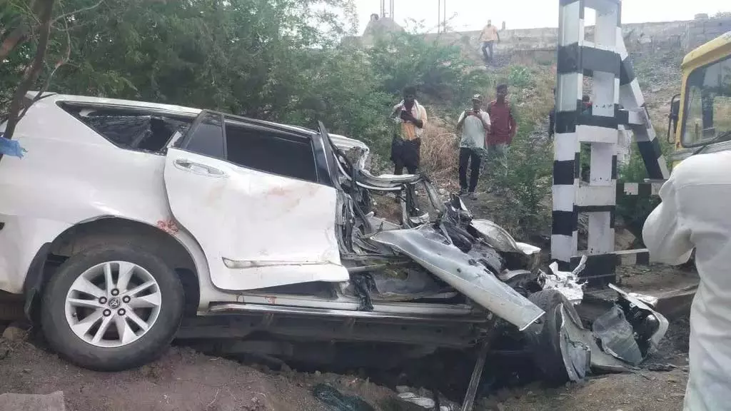 AP: गुंटकल में अलूर कांग्रेस प्रभारी की हत्या AP: गुंटकल में अलूर कांग्रेस प्रभारी की हत्या