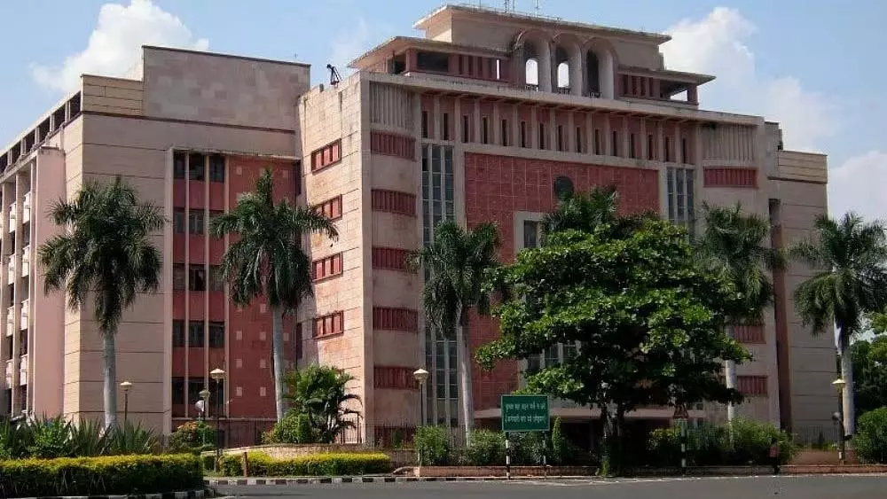 Bhopal : अधिकारियों के तबादलों से जूझ रही सरकार, कई विभाग नेताओं के बिना अटके Bhopal : अधिकारियों के तबादलों से जूझ रही सरकार, कई विभाग नेताओं के बिना अटके