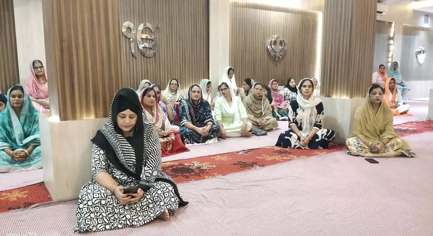 पहलगाम आतंकी हमले में मारे गए पर्यटकों की आत्मा की शांति के लिए हुई अंतिम अरदास पहलगाम आतंकी हमले में मारे गए पर्यटकों की आत्मा की शांति के लिए हुई अंतिम अरदास