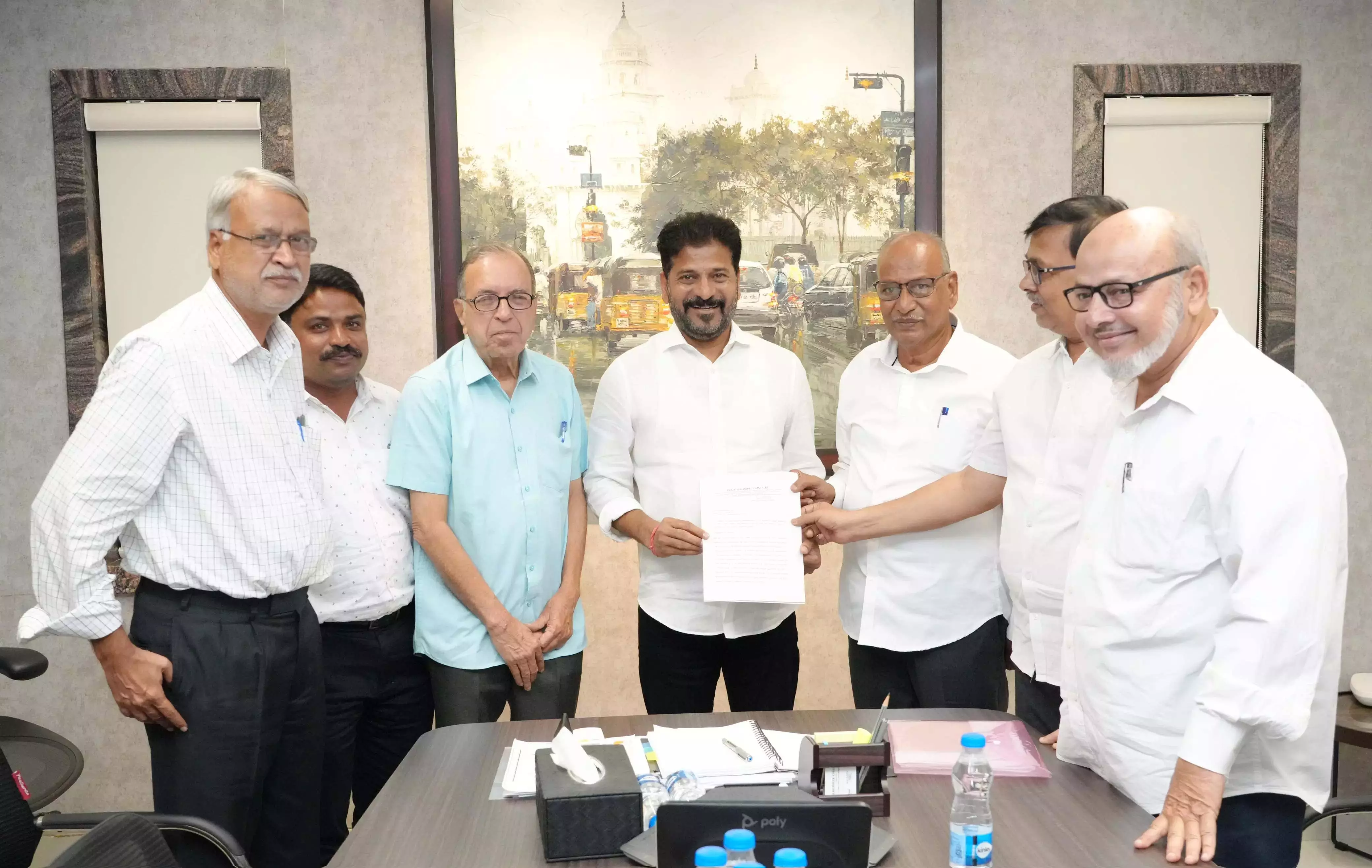 शांति समिति के सदस्यों ने माओवादियों पर रोक लगाने के लिए CM Revanth से मुलाकात की शांति समिति के सदस्यों ने माओवादियों पर रोक लगाने के लिए CM Revanth से मुलाकात की