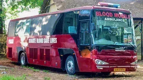 Kerala: खड़ी ब्लड मोबाइल एम्बुलेंस पर खर्च जारी, फंडिंग में कटौती Kerala: खड़ी ब्लड मोबाइल एम्बुलेंस पर खर्च जारी, फंडिंग में कटौती