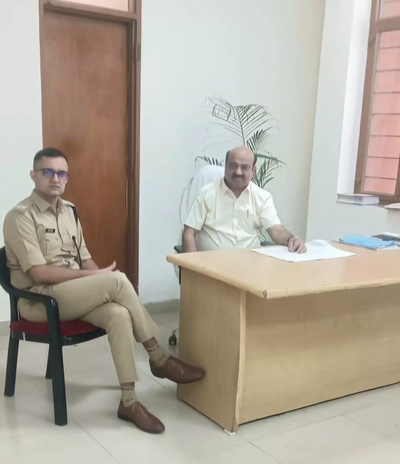 Khairthal-Tijara: जिला कलेक्टर ने किशनगढ़ बास के संवेदनशील क्षेत्रों का किया निरीक्षण Khairthal-Tijara: जिला कलेक्टर ने किशनगढ़ बास के संवेदनशील क्षेत्रों का किया निरीक्षण