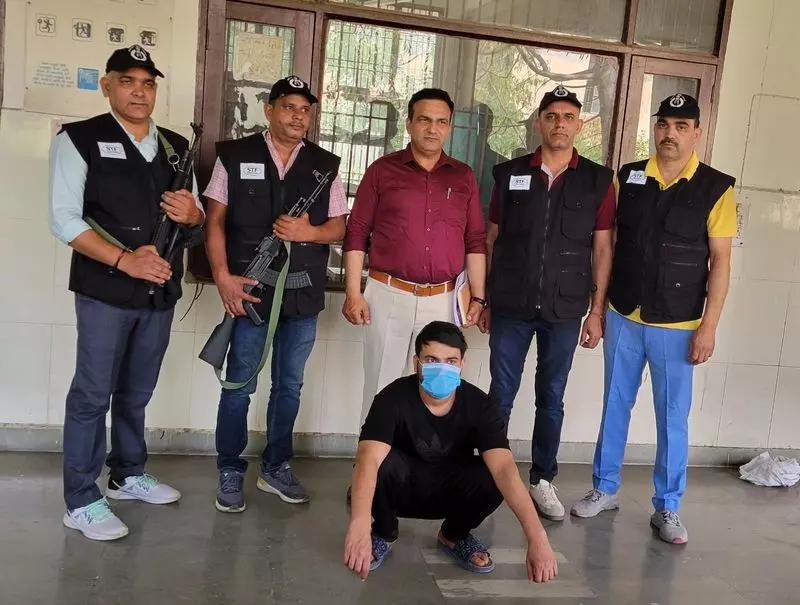 Haryana : भगोड़ा गैंगस्टर दिल्ली हवाई अड्डे पर गिरफ्तार Haryana : भगोड़ा गैंगस्टर दिल्ली हवाई अड्डे पर गिरफ्तार