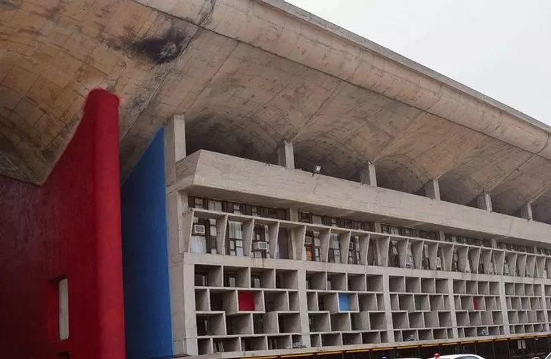 हाईकोर्ट ने HRERA अधिकारियों को वसूली का अधिकार देने वाले सरकारी कदम को खारिज किया हाईकोर्ट ने HRERA अधिकारियों को वसूली का अधिकार देने वाले सरकारी कदम को खारिज किया