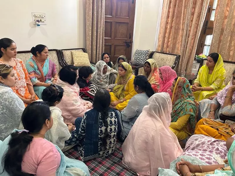 Haryana : लेफ्टिनेंट विनय नरवाल को श्रद्धांजलि अर्पित की गई Haryana : लेफ्टिनेंट विनय नरवाल को श्रद्धांजलि अर्पित की गई