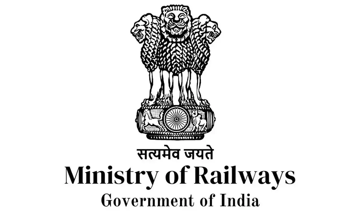 Karnataka: धार्मिक प्रतीकों पर आपत्ति के बाद रेलवे ने नर्सिंग परीक्षा के दिशा-निर्देशों पर स्पष्टीकरण दिया Karnataka: धार्मिक प्रतीकों पर आपत्ति के बाद रेलवे ने नर्सिंग परीक्षा के दिशा-निर्देशों पर स्पष्टीकरण दिया