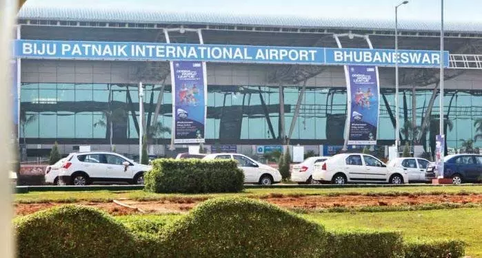 Bhubaneswar एयरपोर्ट पर रूट बदले, यात्रियों में अफरा-तफरी Bhubaneswar एयरपोर्ट पर रूट बदले, यात्रियों में अफरा-तफरी