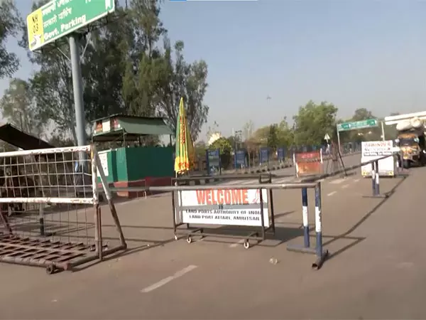 Pahalgam आतंकी हमले को लेकर तनाव के बीच अटारी सीमा पर लोगों का आना जारी Pahalgam आतंकी हमले को लेकर तनाव के बीच अटारी सीमा पर लोगों का आना जारी