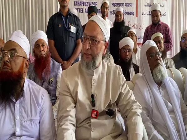 पाकिस्तानी सरकार चाहती है कि हिंदू और मुसलमान हमेशा लड़ते रहें: असदुद्दीन ओवैसी पाकिस्तानी सरकार चाहती है कि हिंदू और मुसलमान हमेशा लड़ते रहें: असदुद्दीन ओवैसी