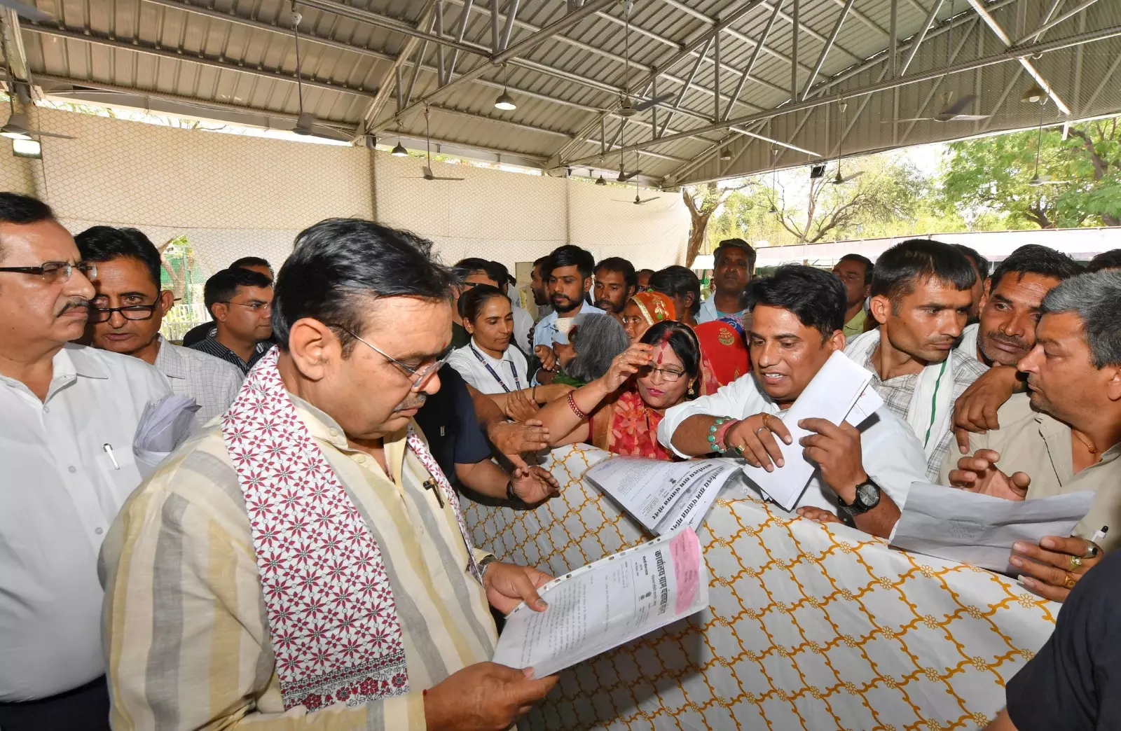 Jaipur: मुख्यमंत्री भजनलाल शर्मा ने की जनसुनवाई - अधिकारियों को दिए निर्देश Jaipur: मुख्यमंत्री भजनलाल शर्मा ने की जनसुनवाई - अधिकारियों को दिए निर्देश