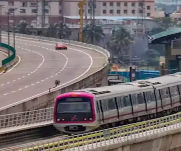 Bengaluru : मेट्रो ट्रेन के अंदर खाना खाने पर महिला पर ₹500 का जुर्माना Bengaluru : मेट्रो ट्रेन के अंदर खाना खाने पर महिला पर ₹500 का जुर्माना