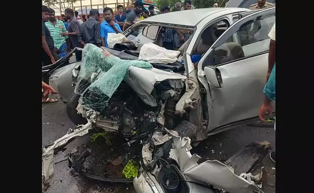नेल्लई कार दुर्घटना में 7 की मौत: मुख्यमंत्री ने की आर्थिक सहायता की घोषणा नेल्लई कार दुर्घटना में 7 की मौत: मुख्यमंत्री ने की आर्थिक सहायता की घोषणा