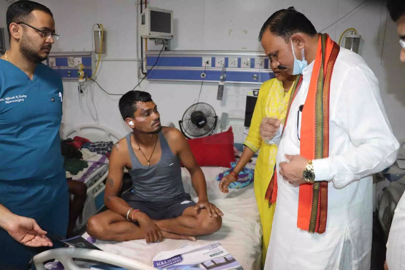 एयर कंडीशनर खराब मिलने पर भड़के मंत्री श्याम बिहारी जायसवाल, पहुंचे थे DKS हॉस्पिटल एयर कंडीशनर खराब मिलने पर भड़के मंत्री श्याम बिहारी जायसवाल, पहुंचे थे DKS हॉस्पिटल