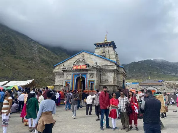 पंचमुखी मूर्ति केदारनाथ धाम के लिए रवाना, 2 May को खुलेंगे मंदिर के कपाट पंचमुखी मूर्ति केदारनाथ धाम के लिए रवाना, 2 May को खुलेंगे मंदिर के कपाट