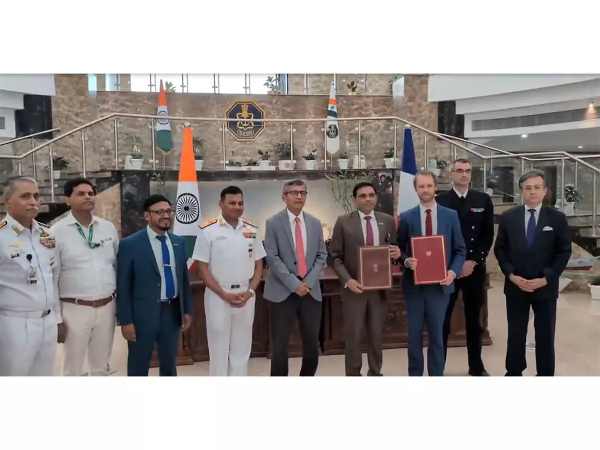 India ने फ्रांस के साथ 63,000 करोड़ रुपये के राफेल समुद्री विमान सौदे पर हस्ताक्षर किए India ने फ्रांस के साथ 63,000 करोड़ रुपये के राफेल समुद्री विमान सौदे पर हस्ताक्षर किए