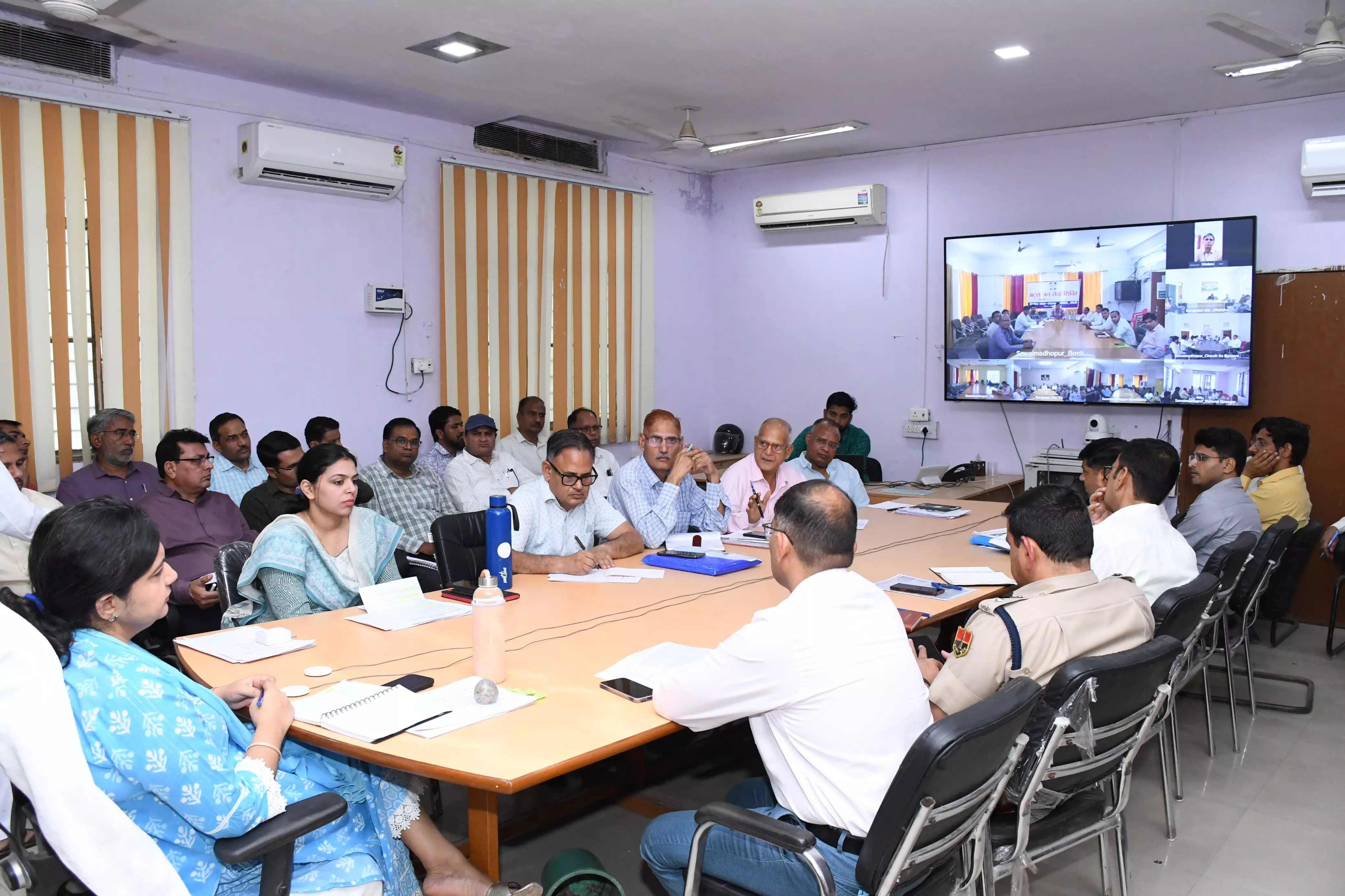 Madhopur: जिला कलेक्टर की अध्यक्षता में साप्ताहिक समीक्षा बैठक Madhopur: जिला कलेक्टर की अध्यक्षता में साप्ताहिक समीक्षा बैठक