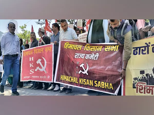 हिमाचल प्रदेश के किसानों ने Pahalgam पीड़ितों के लिए मौन रखा हिमाचल प्रदेश के किसानों ने Pahalgam पीड़ितों के लिए मौन रखा