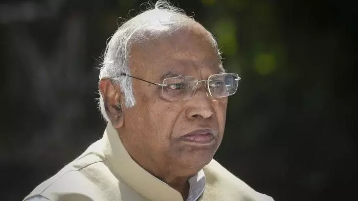 Karnataka: मल्लिकार्जुन खड़गे ने कहा- आतंकवाद के खिलाफ लड़ाई में केंद्र का समर्थन करेंगे Karnataka: मल्लिकार्जुन खड़गे ने कहा- आतंकवाद के खिलाफ लड़ाई में केंद्र का समर्थन करेंगे