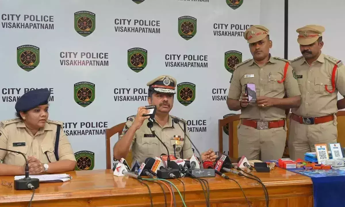 Andhra: तत्काल ऋण ऐप धोखाधड़ी में छह गिरफ्तार Andhra: तत्काल ऋण ऐप धोखाधड़ी में छह गिरफ्तार