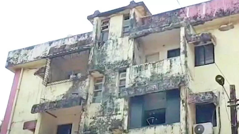 Baina हाउसिंग कॉलोनी के निवासियों ने जर्जर हालात के बीच तत्काल मरम्मत की मांग की Baina हाउसिंग कॉलोनी के निवासियों ने जर्जर हालात के बीच तत्काल मरम्मत की मांग की