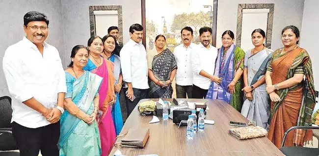 राज्य बाल अधिकार संरक्षण आयोग के सदस्यों ने CM से मुलाकात की राज्य बाल अधिकार संरक्षण आयोग के सदस्यों ने CM से मुलाकात की