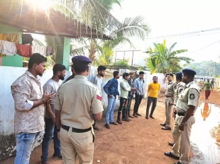 वालपोई पुलिस ने किराएदारों की ID जांच के दौरान होंडा-सत्तारी में 4 लोगों को पकड़ा वालपोई पुलिस ने किराएदारों की ID जांच के दौरान होंडा-सत्तारी में 4 लोगों को पकड़ा