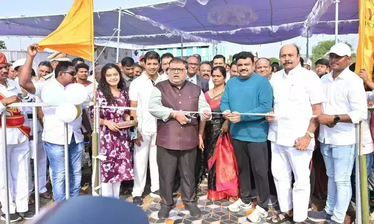 Andhra: सत्र न्यायाधीश काबरथी ने रायला खेल परिसर का उद्घाटन किया Andhra: सत्र न्यायाधीश काबरथी ने रायला खेल परिसर का उद्घाटन किया