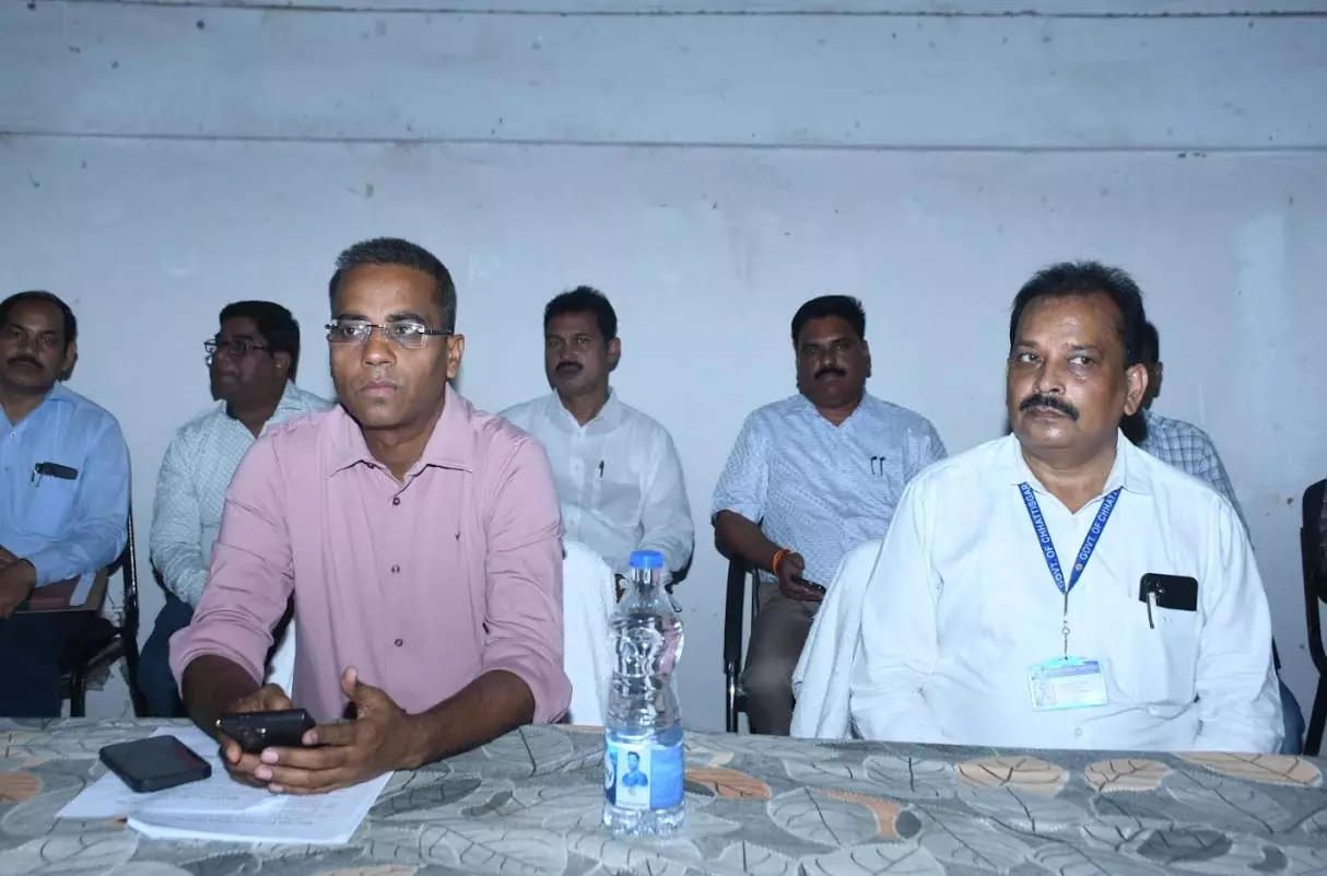कलेक्टर ने डीईओ, बीईओ, प्राचार्य, बीआरसी का लिया संयुक्त बैठक कलेक्टर ने डीईओ, बीईओ, प्राचार्य, बीआरसी का लिया संयुक्त बैठक