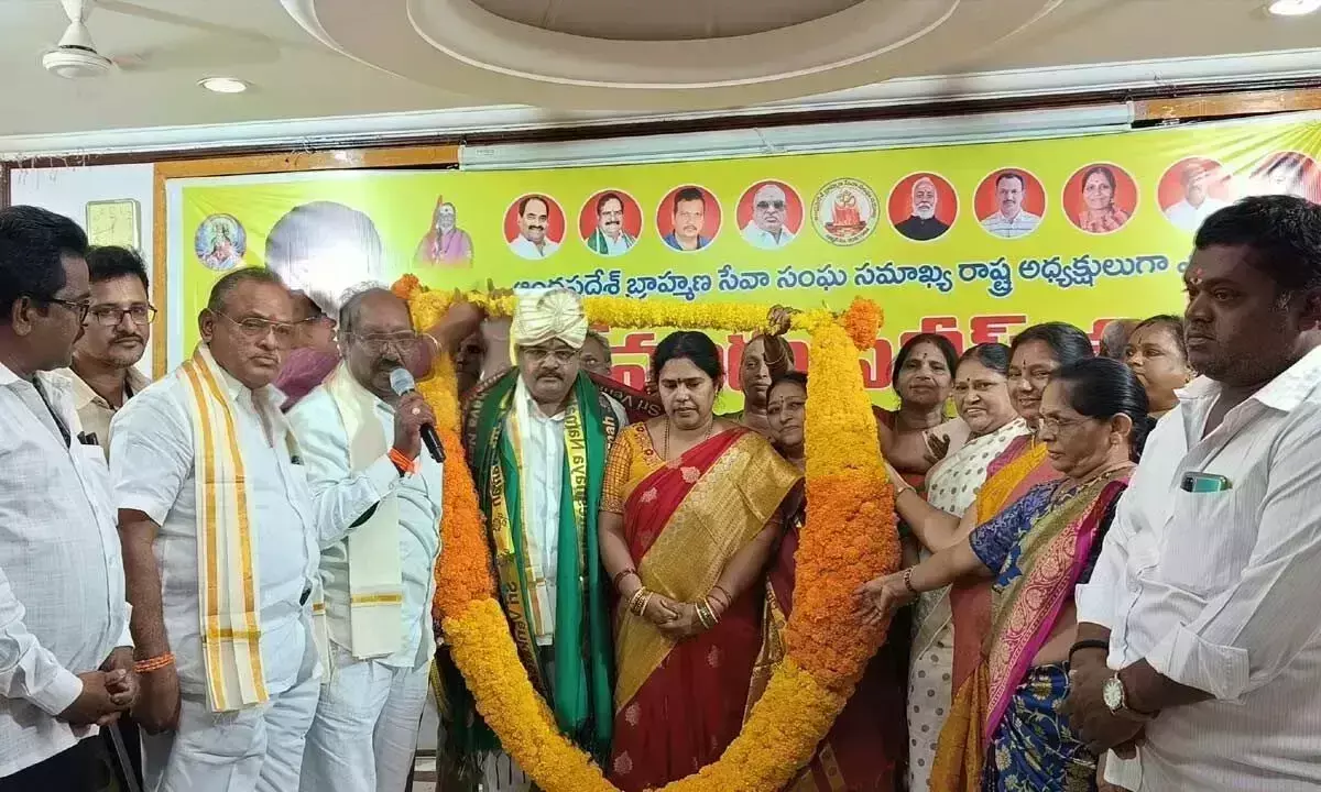 Andhra: कोनुरु ने ब्राह्मणों की समस्याएं हल करने का वादा किया Andhra: कोनुरु ने ब्राह्मणों की समस्याएं हल करने का वादा किया