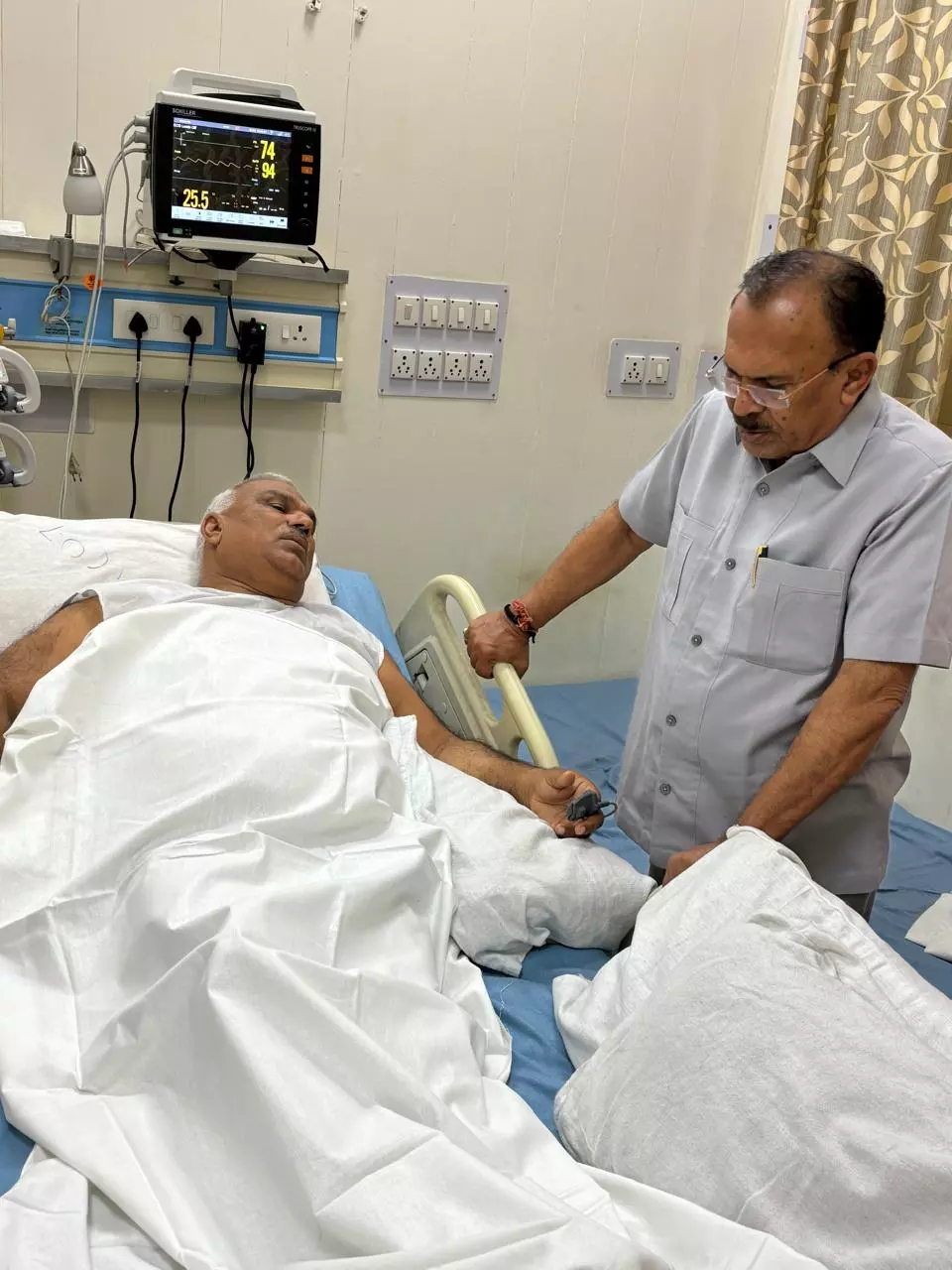 Jaipur: देवनानी ने अस्पताल पहुंचकर गृह राज्य मंत्री बेढम के स्वास्थ्य की जानकारी ली Jaipur: देवनानी ने अस्पताल पहुंचकर गृह राज्य मंत्री बेढम के स्वास्थ्य की जानकारी ली
