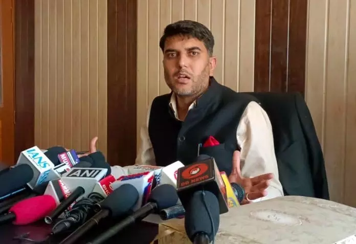 रामबन MLA ने एक करोड़ रुपये के राहत पैकेज की घोषणा की रामबन MLA ने एक करोड़ रुपये के राहत पैकेज की घोषणा की