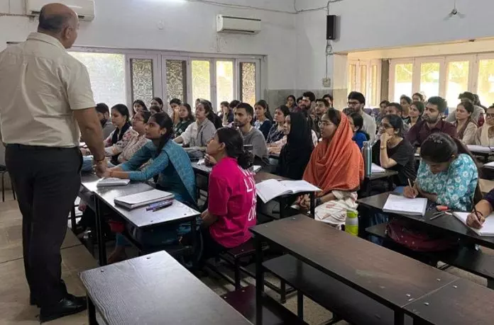 UPSC-JKAS उम्मीदवारों के लिए लोक प्रशासन पर कार्यशाला आयोजित UPSC-JKAS उम्मीदवारों के लिए लोक प्रशासन पर कार्यशाला आयोजित