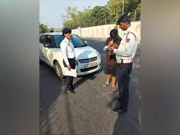 IGI एयरपोर्ट टर्मिनल-1 पर बड़े ट्रैफिक अभियान में 784 चालान जारी किए गए IGI एयरपोर्ट टर्मिनल-1 पर बड़े ट्रैफिक अभियान में 784 चालान जारी किए गए