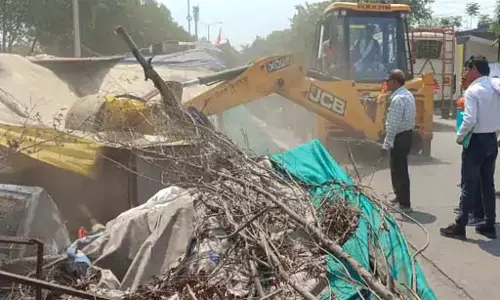 बुलडोजर की कार्रवाई 67 अवैध दुकानों पर, अतिक्रमण हटाए गए