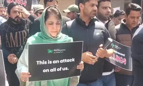Pahalgam हमले के बाद महबूबा मुफ्ती की अपील: सावधानी बरतें, नागरिकों को अलग-अलग न करें