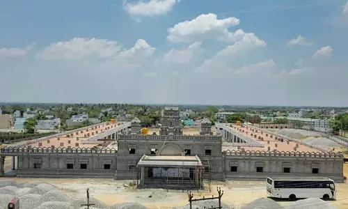 तिरुत्तनी में नए बस स्टैंड का निर्माण कार्य जोरों पर तिरुत्तनी में नए बस स्टैंड का निर्माण कार्य जोरों पर