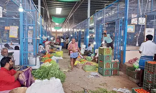 कांचीपुरम राजाजी बाजार में सब्जी की दुकानों के कारण व्यवधान