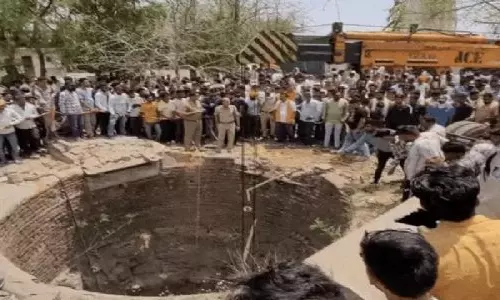 Mandsaur: वैन के कुएं में गिरने से 12 लोगों की मौत, बाइक को मारी थी टक्कर