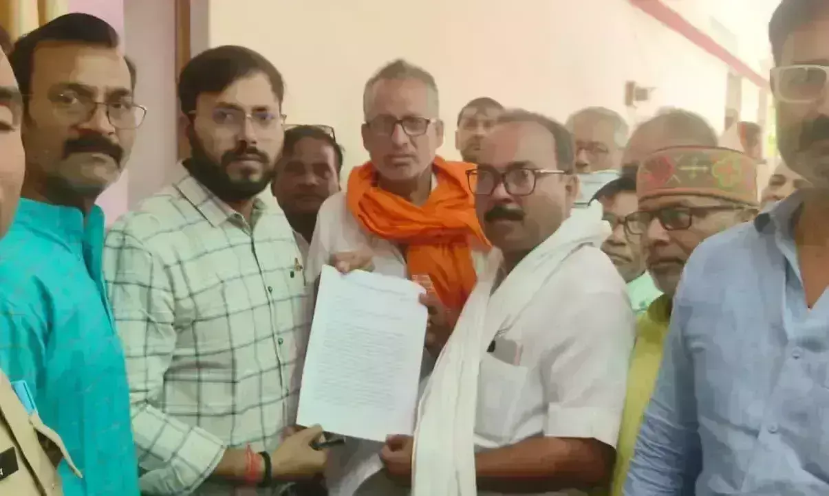Ballia: दस्तावेज लेखकों ने मुख्यमंत्री को सौंपा ज्ञापन, फ्रंट ऑफिस खोलने के प्रस्ताव का किया विरोध Ballia: दस्तावेज लेखकों ने मुख्यमंत्री को सौंपा ज्ञापन, फ्रंट ऑफिस खोलने के प्रस्ताव का किया विरोध