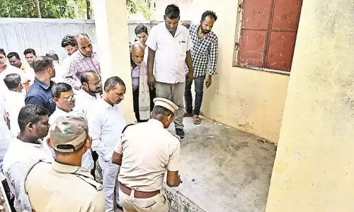 Odisha : चॉकलेट और चिप्स खिलाकर बच्ची की हत्या Odisha : चॉकलेट और चिप्स खिलाकर बच्ची की हत्या