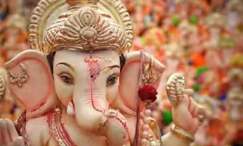 Vinayak Chaturthi: बप्पा की कृपा पाने के लिए विनायक चतुर्थी पर लगाएं उनकी प्रिय चीजों का भोग Vinayak Chaturthi: बप्पा की कृपा पाने के लिए विनायक चतुर्थी पर लगाएं उनकी प्रिय चीजों का भोग