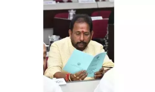पीला श्रीनिवास राव को GVMC मेयर चुनाव के लिए B फॉर्म मिला पीला श्रीनिवास राव को GVMC मेयर चुनाव के लिए B फॉर्म मिला