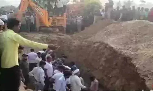UP News : टीला ढहने से 5 लोगों की दर्दनाक मौत,  इलाके में मातम