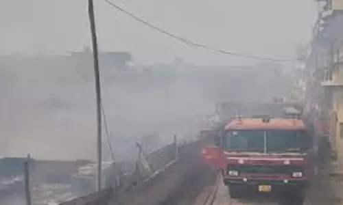 Faizullaganj में लगी भीषण आग, फायर ब्रिगेड मौके पर Faizullaganj में लगी भीषण आग, फायर ब्रिगेड मौके पर