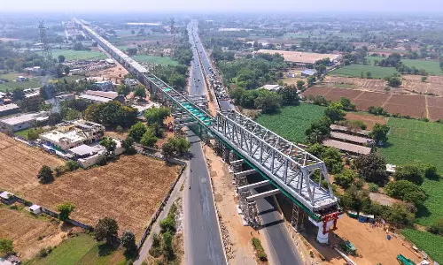 मुंबई-अहमदाबाद बुलेट ट्रेन परियोजना: NH-48 पर पहला 100 मीटर लंबा स्टील ब्रिज लॉन्च किया मुंबई-अहमदाबाद बुलेट ट्रेन परियोजना: NH-48 पर पहला 100 मीटर लंबा स्टील ब्रिज लॉन्च किया
