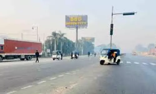 Lucknow: कमता चौराहे पर यातायात में सुधार, नए दिशा-निर्देश लागू Lucknow: कमता चौराहे पर यातायात में सुधार, नए दिशा-निर्देश लागू